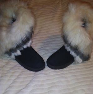 💕 Brand new boots💕!! Super cute with the fur!!